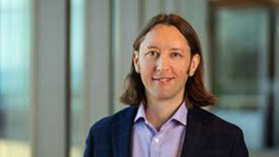 Julius Lucks headshot